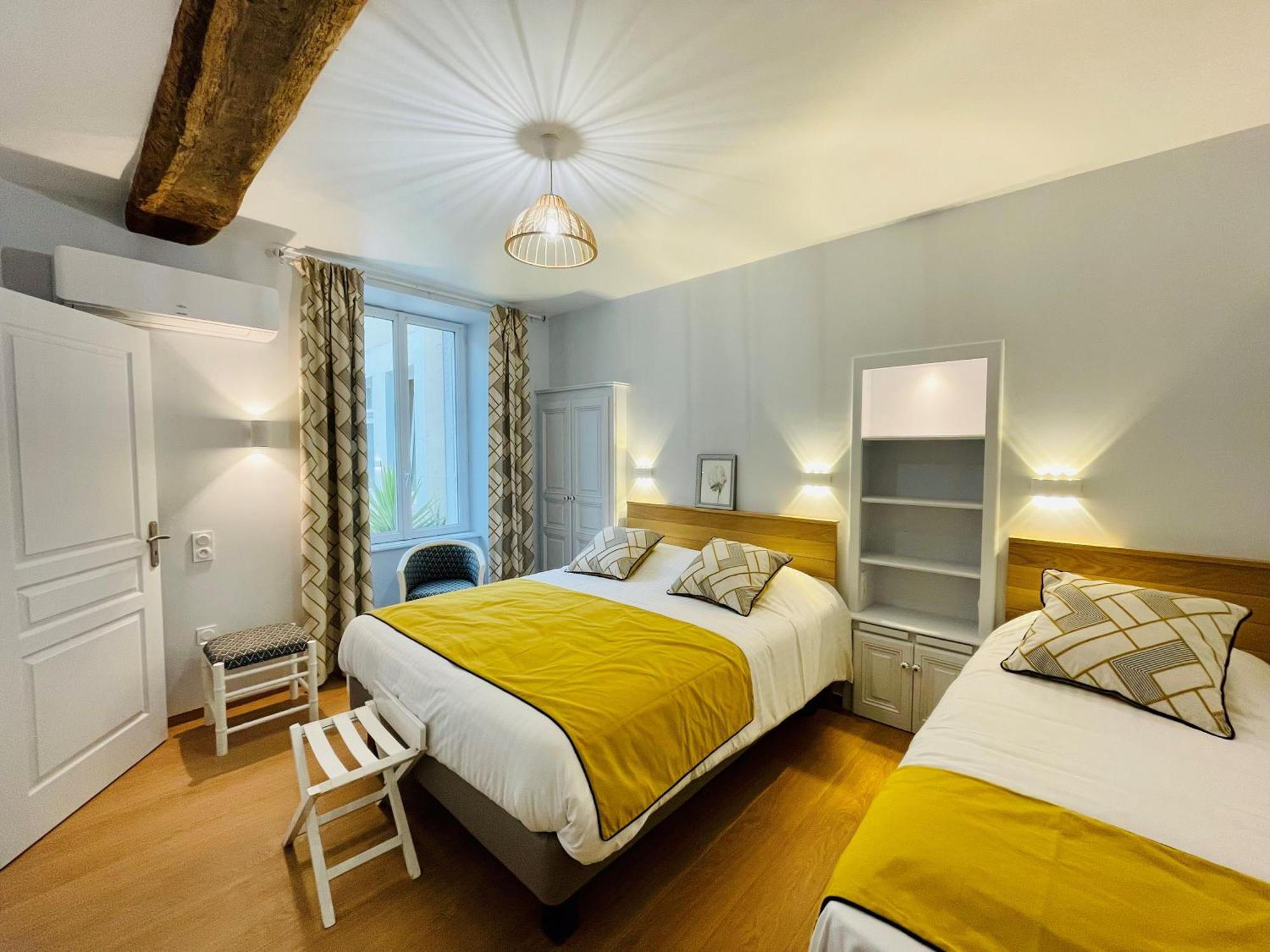 Logis Auberge Du Centre Chitenay Екстериор снимка