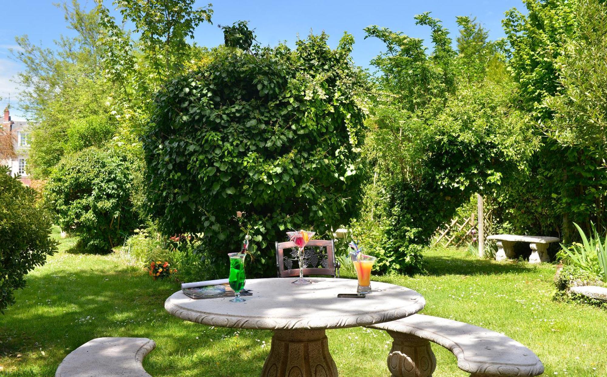 Logis Auberge Du Centre Chitenay Екстериор снимка