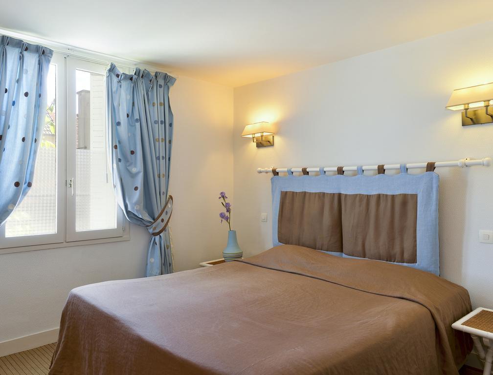 Logis Auberge Du Centre Chitenay Екстериор снимка