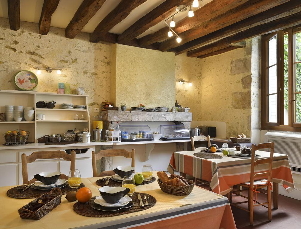 Logis Auberge Du Centre Chitenay Екстериор снимка